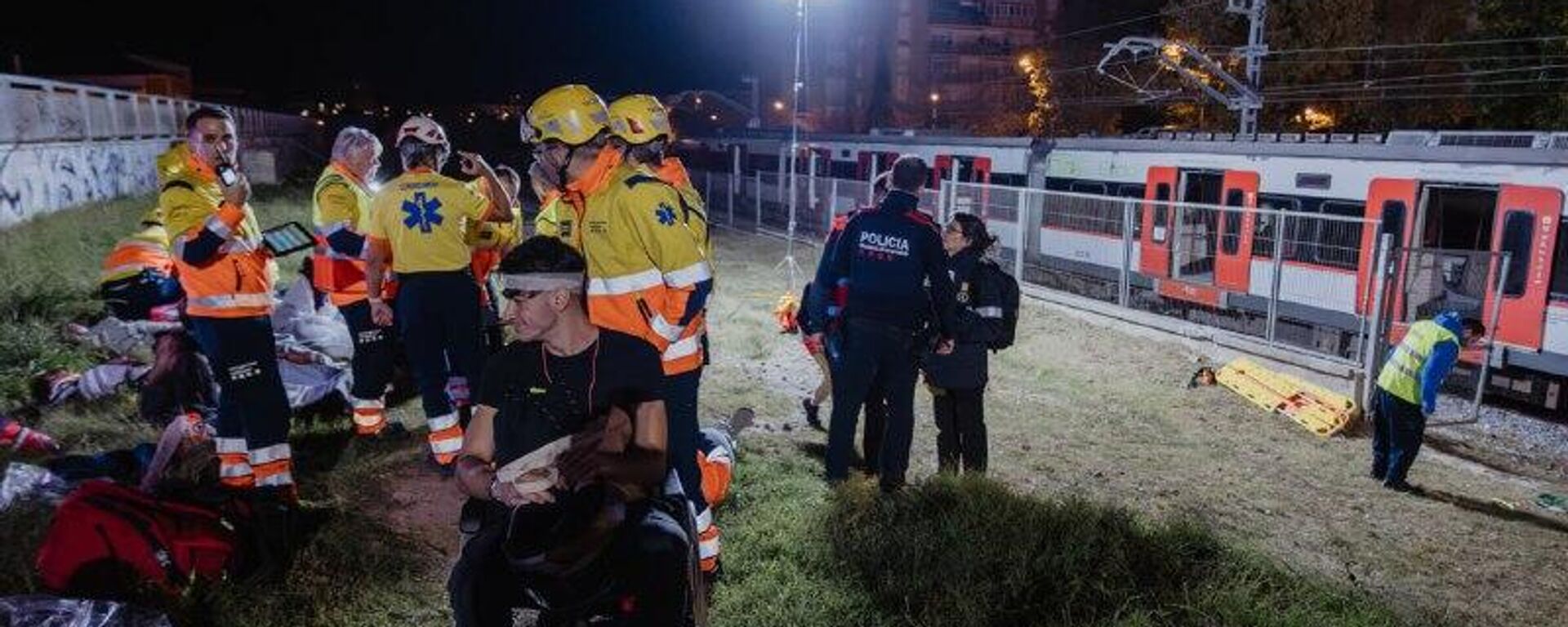 Tren en Cataluña choca contra un muro caído sobre la vía - Sputnik Mundo, 1920, 20.01.2026