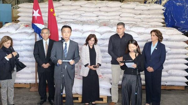 China otorga el primer lote de ayuda de emergencia de arroz a Cuba - Sputnik Mundo