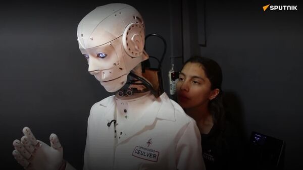 Joven mexicana recibe la Medalla Mundial de la Educación 2025 - Sputnik Mundo