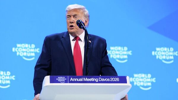 El presidente de EEUU, Donald Trump, se dirige a la audiencia durante la reunión anual del Foro Económico Mundial en Davos, Suiza - Sputnik Mundo