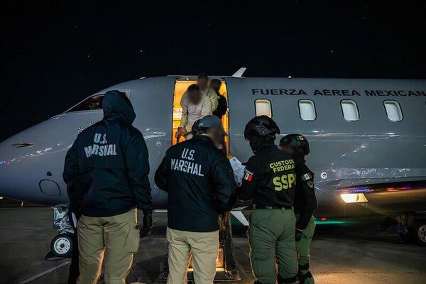 EEUU se adjudica como logro histórico el envío de 37 criminales desde México - Sputnik Mundo