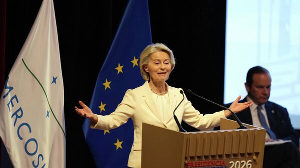 Ursula von der Leyen, presidenta de la Comisión Europea, habla durante una reunión para firmar un acuerdo de libre comercio entre la Unión Europea y el Mercosur en Asunción, Paraguay, el 17 de enero de 2026 Ursula von der Leyen, presidenta de la Comisión Europea, habla durante una reunión para firmar un acuerdo de libre comercio entre la Unión Europea y el Mercosur en Asunción, Paraguay, el 17 de enero de 2026 - Sputnik Mundo