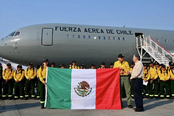 Brigada mexicana llega a Chile para apoyar en el combate a incendios Brigada mexicana llega a Chile para apoyar en el combate a incendios - Sputnik Mundo