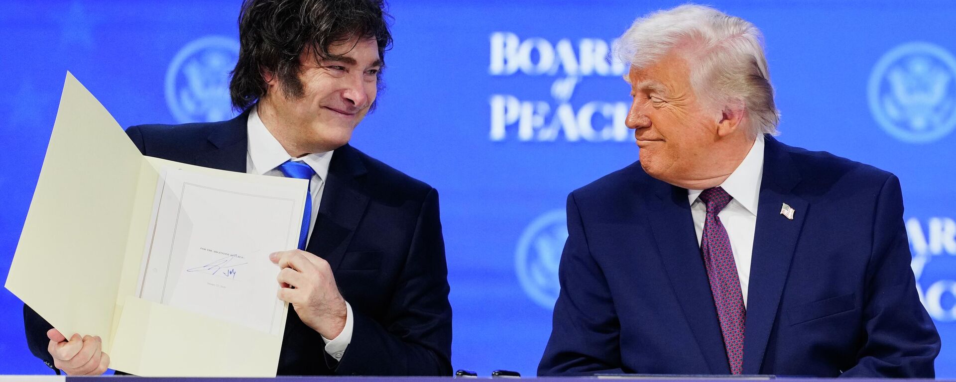 Los presidentes de Argentina, Javier Milei, y el de EEUU, Donald Trump. - Sputnik Mundo, 1920, 23.01.2026