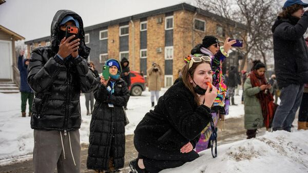 Protestas contra agentes del ICE en Minneapolis - Sputnik Mundo