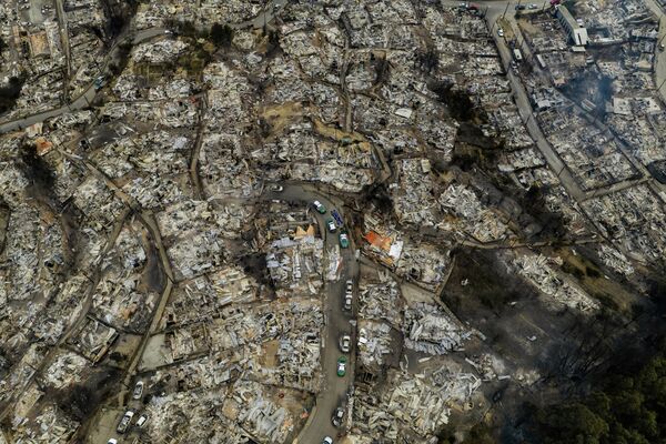 Vista aérea de las consecuencias de los incendios forestales en Chile. - Sputnik Mundo