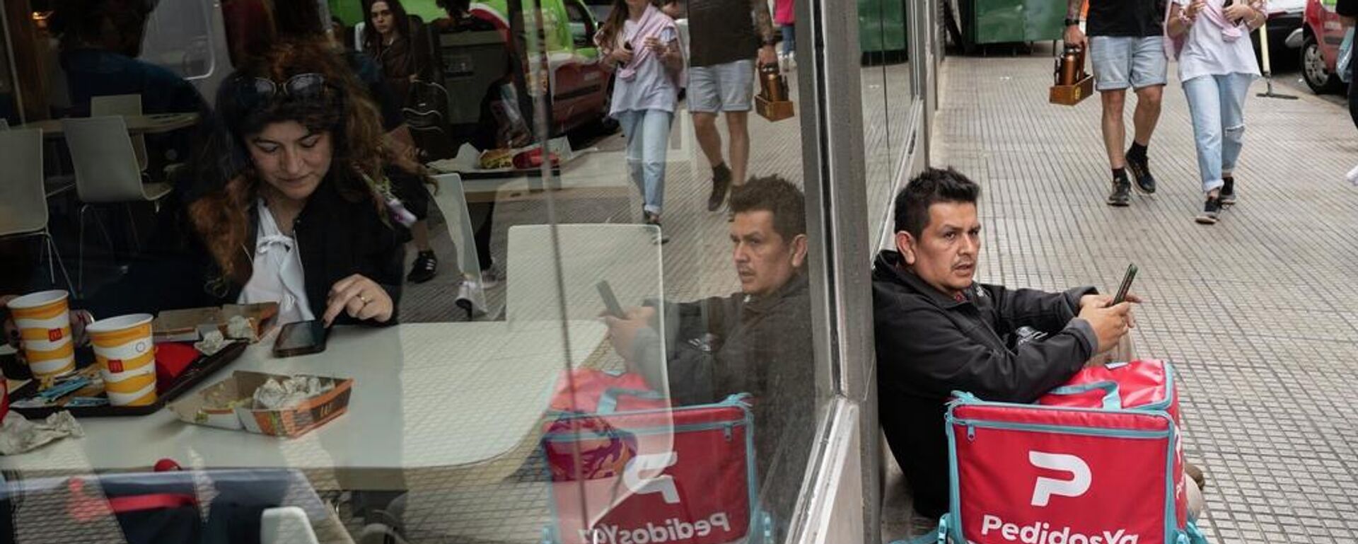 Repartidor de comida en Argentina - Sputnik Mundo, 1920, 24.01.2026