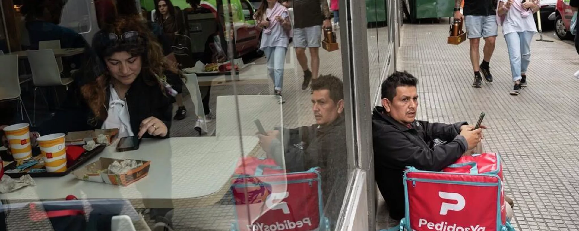 Repartidor de comida en Argentina - Sputnik Mundo, 1920, 24.01.2026