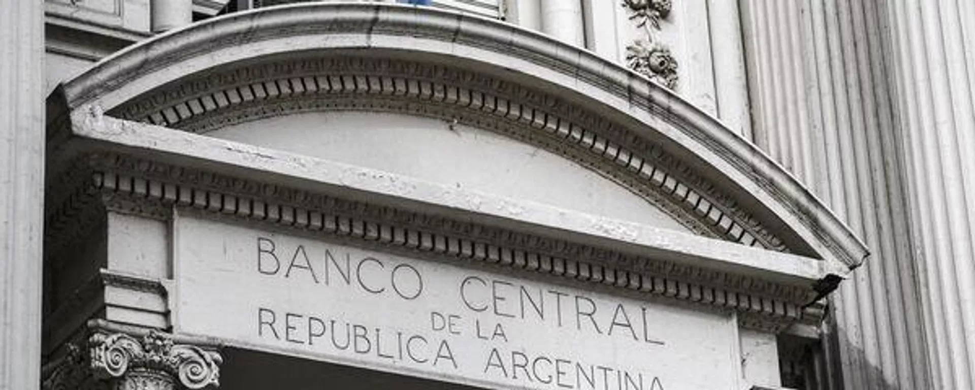 El riesgo país en Argentina alcanza su nivel más bajo desde 2018 tras la mejora de los bonos nacionales - Sputnik Mundo, 1920, 24.01.2026