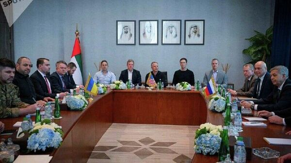 Cuestiones pendientes del acuerdo sobre Ucrania propuesto por EEUU centraron las negociaciones en Abu Dabi, informa la Cancillería de EAU - Sputnik Mundo