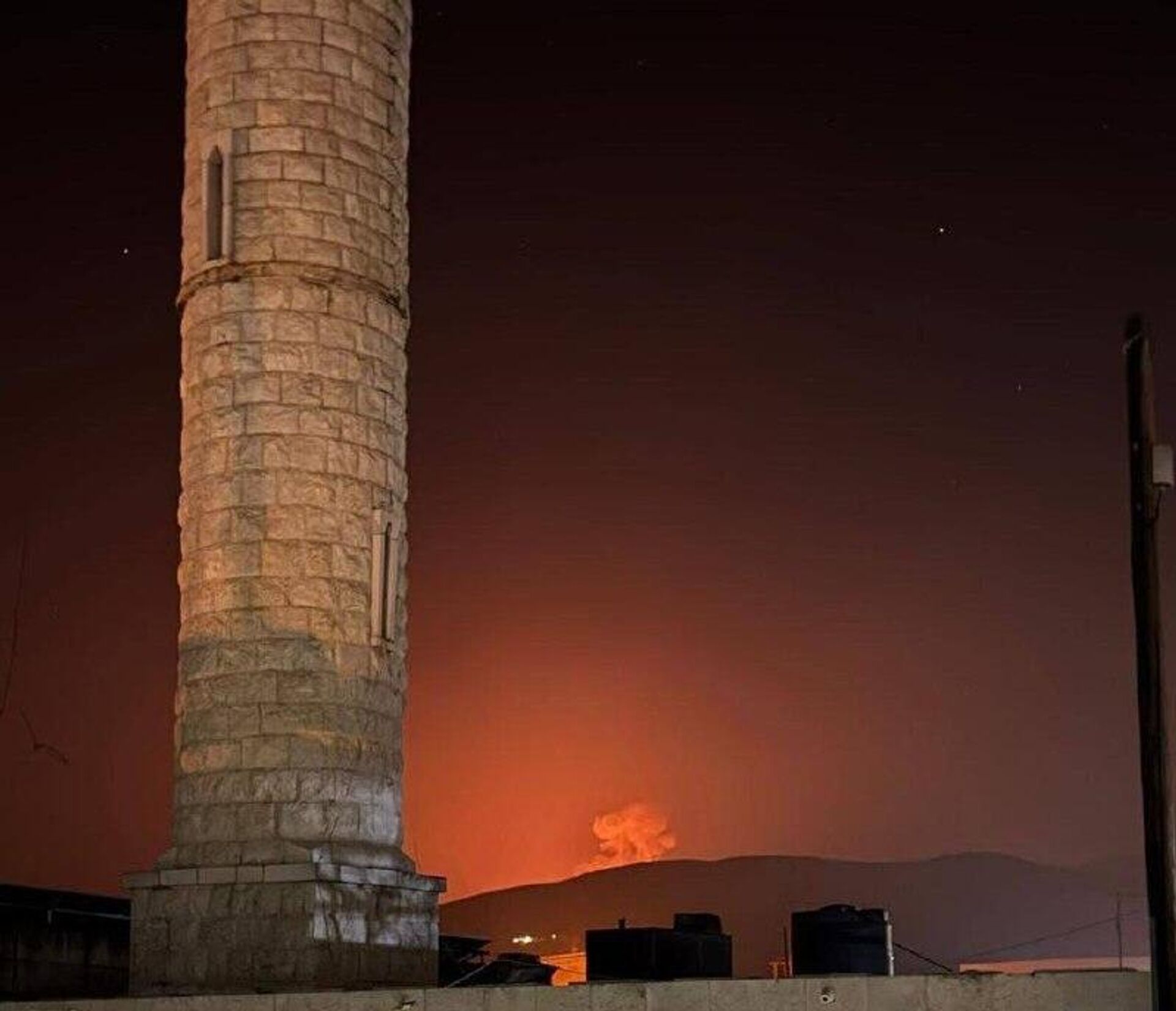 Israel emprende ataques en el sur del Líbano e informa que asesinó a un jefe de artillería de Hizbulá - Sputnik Mundo, 1920, 25.01.2026