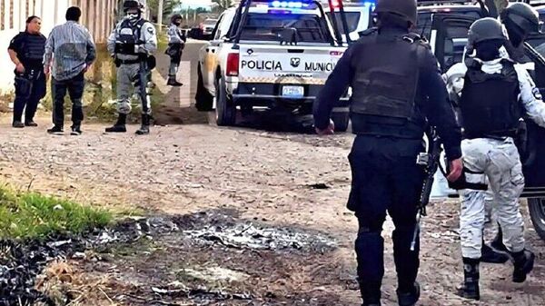 Ataque armado en un campo de futbol en el centro de México deja al menos 11 muertos - Sputnik Mundo