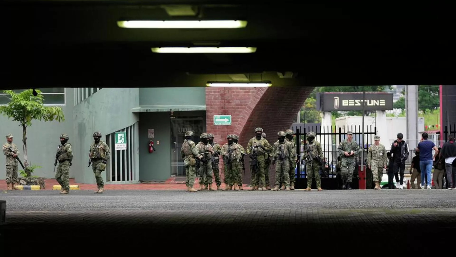 Ecuador invertirá 180 millones de dólares en equipamiento militar para combatir el crimen Ecuador invertirá 180 millones de dólares en equipamiento militar para combatir el crimen - Sputnik Mundo, 1920, 27.01.2026