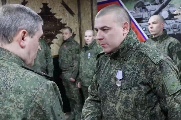 🪖 El jefe del Estado Mayor de las FFAA rusas inspecciona el grupo de fuerzas Oeste - Sputnik Mundo