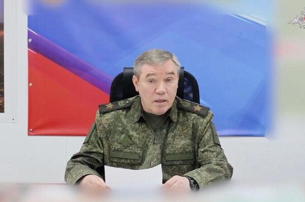 🪖 El jefe del Estado Mayor de las FFAA rusas inspecciona el grupo de fuerzas Oeste - Sputnik Mundo