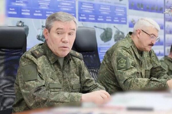 🪖 El jefe del Estado Mayor de las FFAA rusas inspecciona el grupo de fuerzas Oeste - Sputnik Mundo