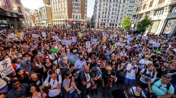 España anuncia plan migratorio que podría beneficiar a latinoamericanos - Sputnik Mundo