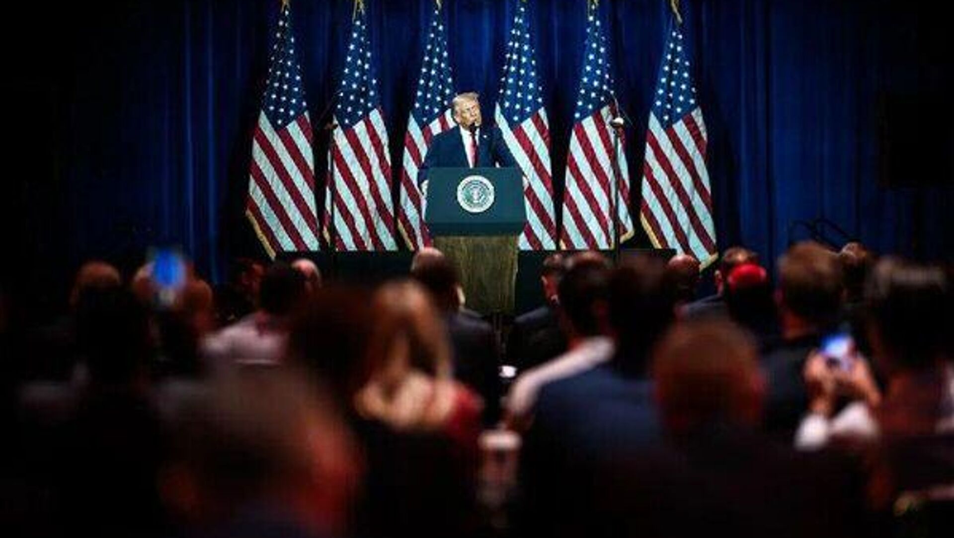 Hay otra hermosa armada navegando hacia Irán ahora mismo, dice Trump Hay otra hermosa armada navegando hacia Irán ahora mismo, dice Trump - Sputnik Mundo, 1920, 28.01.2026