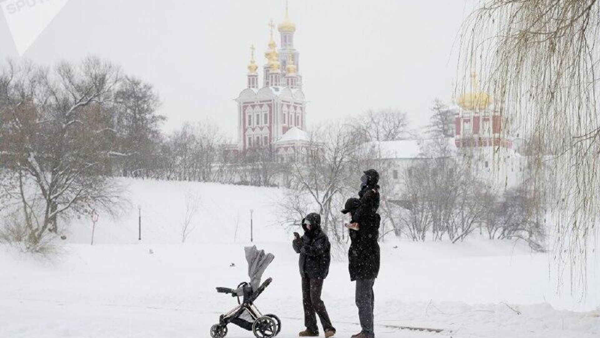 Nieve récord: cómo Moscú sobrevive a una fuerte nevada Nieve récord: cómo Moscú sobrevive a una fuerte nevada - Sputnik Mundo, 1920, 28.01.2026