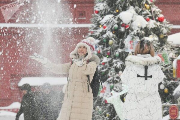 Nieve récord: cómo Moscú sobrevive a una fuerte nevada Nieve récord: cómo Moscú sobrevive a una fuerte nevada - Sputnik Mundo