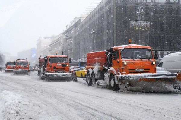 Nieve récord: cómo Moscú sobrevive a una fuerte nevada Nieve récord: cómo Moscú sobrevive a una fuerte nevada - Sputnik Mundo