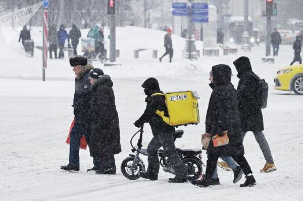 Nieve récord: cómo Moscú sobrevive a una fuerte nevada Nieve récord: cómo Moscú sobrevive a una fuerte nevada - Sputnik Mundo