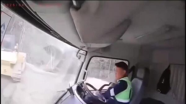 Publican nuevas imágenes del devastador deslizamiento de tierra en Indonesia que dejó decenas de muertos - Sputnik Mundo