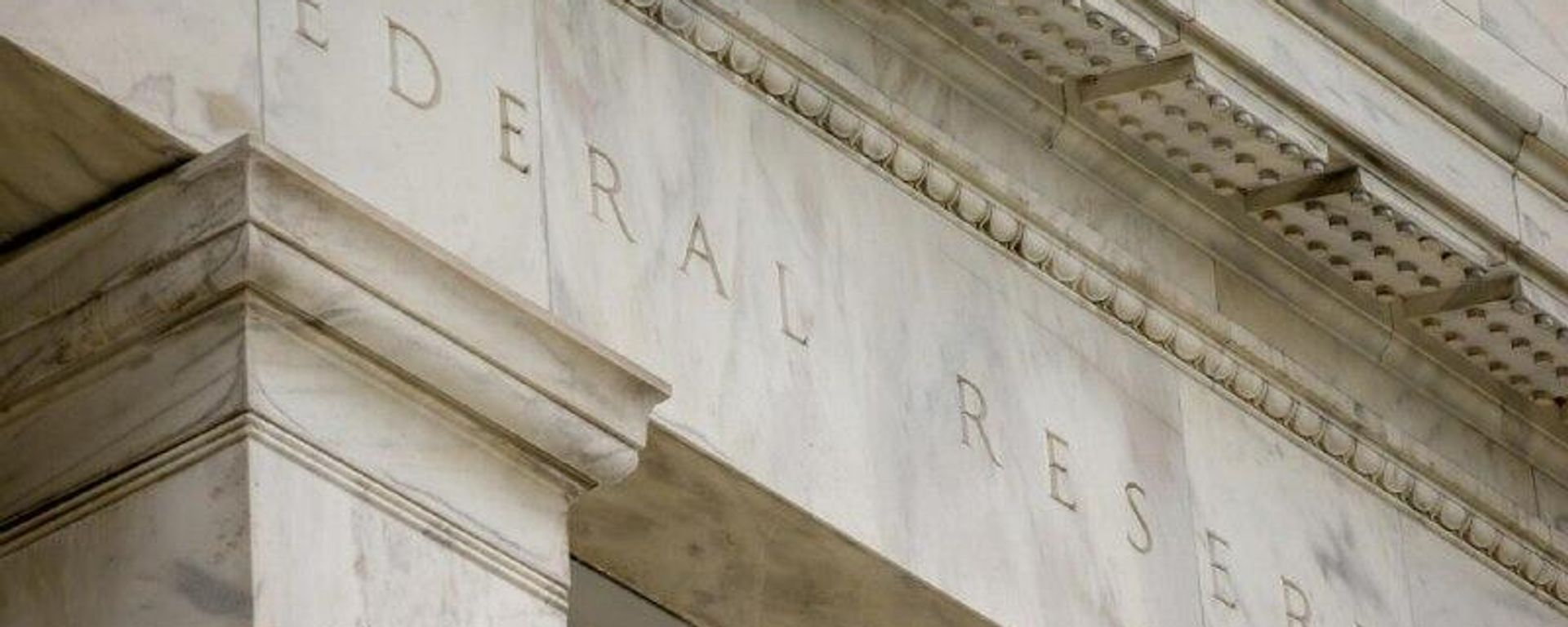 La Fed frena su ciclo de recortes y mantiene tasa de interés - Sputnik Mundo, 1920, 28.01.2026