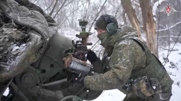 La artillería rusa en acción: las fortalezas ucranianas reducidas a cenizas - Sputnik Mundo