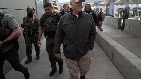 El jefe del ICE advierte que reinstaurará la ley y el orden en Minneapolis en medio de las protestas - Sputnik Mundo