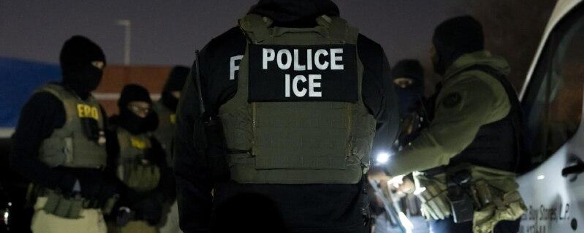 ICE habría otorgado a sus agentes mayores facultades para detener a personas sin orden judicial, reportan medios - Sputnik Mundo, 1920, 13.04.2026