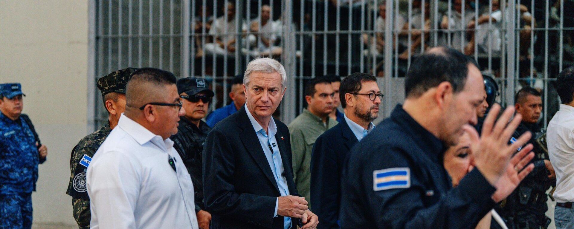 El presidente electo de Chile, José Antonio Kast, recorre el CECOT durante su visita a El Salvador - Sputnik Mundo, 1920, 31.01.2026