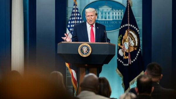 Trump informa que ningún agente federal actuará ante las protestas contra ICE en EEUU - Sputnik Mundo