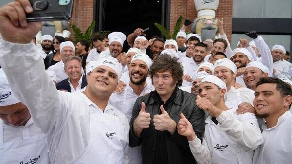 Milei tiene una aprobación del 53% en Argentina, según encuesta - Sputnik Mundo