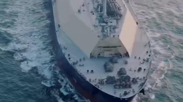 China pone en funcionamiento un buque metanero que eleva el estándar del transporte marítimo sostenible - Sputnik Mundo