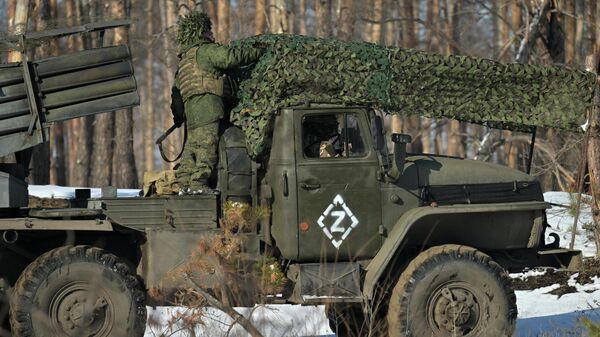 Soldado ruso en la zona de la operación militar especial  - Sputnik Mundo