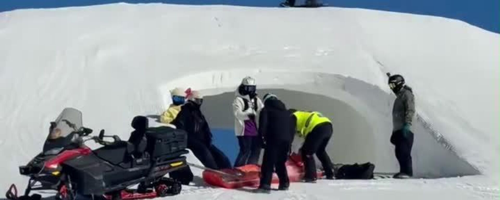 Teletransporte al hospital: una pista de China se convierte en una auténtica trampa para esquiadores - Sputnik Mundo, 1920, 02.02.2026