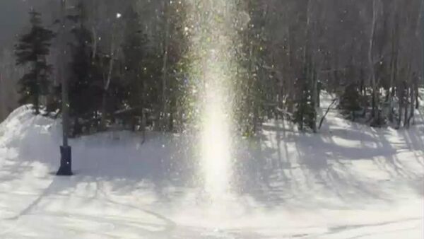 Escape dorado: residentes de la ciudad rusa de Yuzhno-Sajalinsk presencian un inusual fenómeno subsolar - Sputnik Mundo