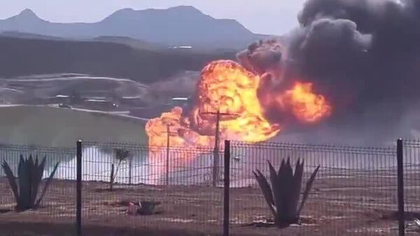 Se incendia ducto de Pemex en el norte de México, reportan medios - Sputnik Mundo
