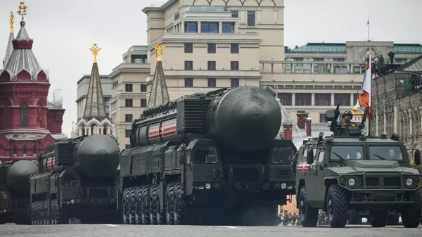 Sistema de misiles terrestres móviles Yars en el desfile militar dedicado al 72 aniversario de la Victoria en la Gran Guerra Patria de 1941-1945 - Sputnik Mundo