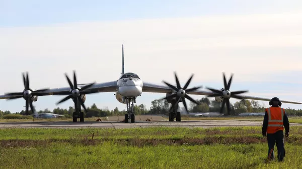 Bombardero estratégico y portamisiles Tu-95MS en los ejercicios estratégicos de comando y estado mayor Vostok-2022 - Sputnik Mundo