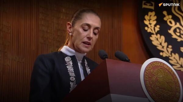 México no se doblega, no se arrodilla, no se rinde y no se vende: Sheinbaum - Sputnik Mundo