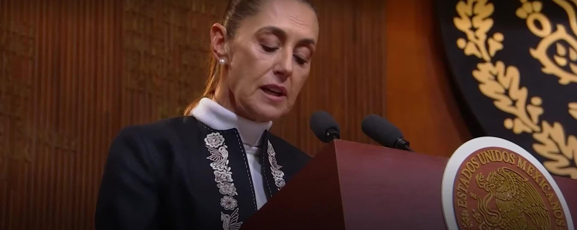 México no se doblega, no se arrodilla, no se rinde y no se vende: Sheinbaum - Sputnik Mundo, 1920, 05.02.2026