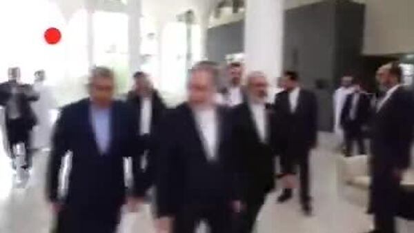 El canciller iraní y su delegación se dirigen al lugar de las negociaciones con EEUU en Mascate - Sputnik Mundo