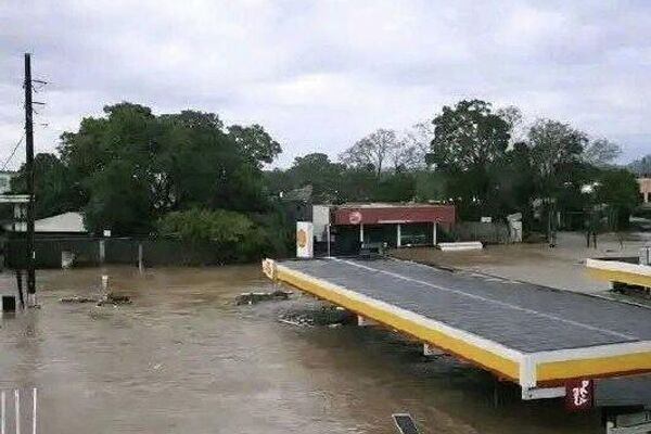 La tormenta tropical Basyang no da tregua en Filipinas: al menos cinco muertos por inundaciones - Sputnik Mundo