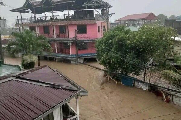 La tormenta tropical Basyang no da tregua en Filipinas: al menos cinco muertos por inundaciones - Sputnik Mundo