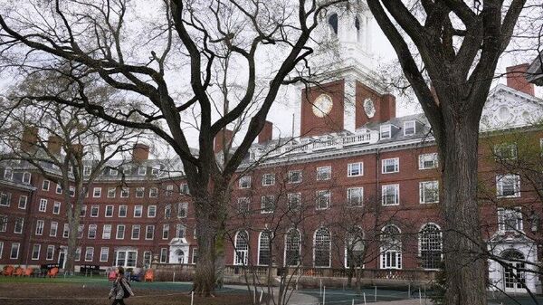 El Pentágono pone fin a sus programas de formación con Harvard - Sputnik Mundo