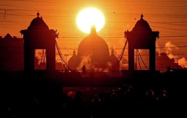 Atardecer invernal en el río Fontanka en San Petersburgo, Rusia. - Sputnik Mundo