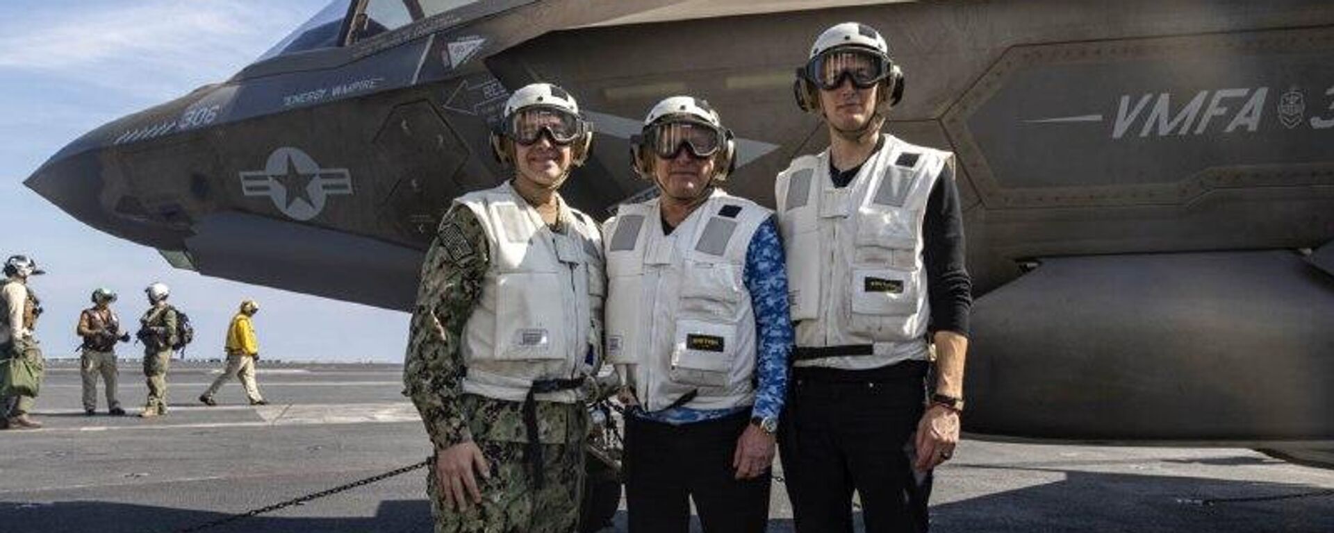 🪖 Kushner y Witkoff visitan el USS Abraham Lincoln, ubicado cerca de Irán - Sputnik Mundo, 1920, 07.02.2026