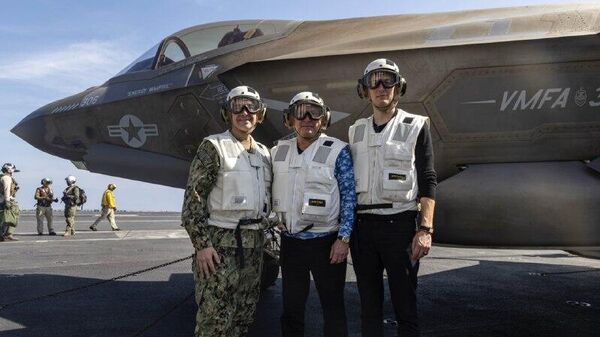 🪖 Kushner y Witkoff visitan el USS Abraham Lincoln, ubicado cerca de Irán - Sputnik Mundo